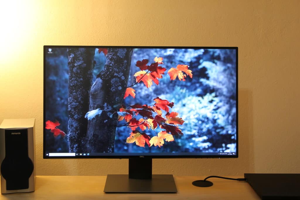 Bildschirm in Frontalansicht